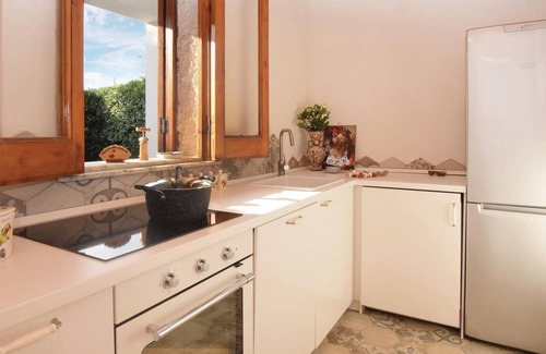Ognina House | About 15 km from Siracusa is this vacation home with large garden surrounded by trees and native hed