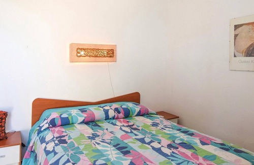 Ognina House | About 15 km from Siracusa is this vacation home with large garden surrounded by trees and native hed