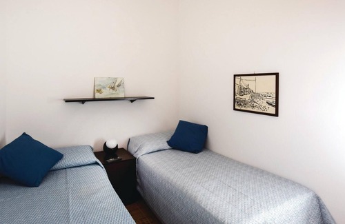 Ognina House | About 15 km from Siracusa is this vacation home with large garden surrounded by trees and native hed