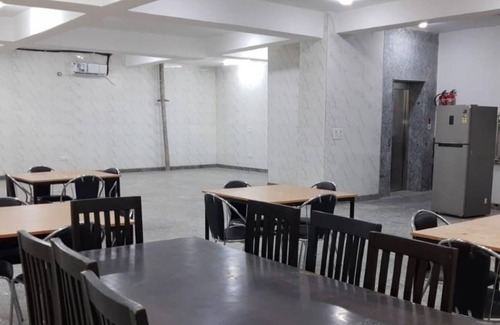Delhi Hotel | Abuzz Oxfordcaps Roopnagar - Campus Accommodation
