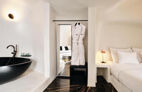 Oia Hotel | Abyss Santorini