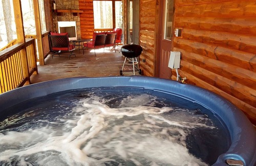 Broken Bow Cabin | Ace in the Hole Cabin in the Wood With Hot Tub and Fireplace by Redawning