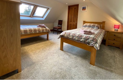 Roybridge Cottage | Achluachrach Cottage No.3 - a cottage that sleeps 6 guests in 3 bedrooms