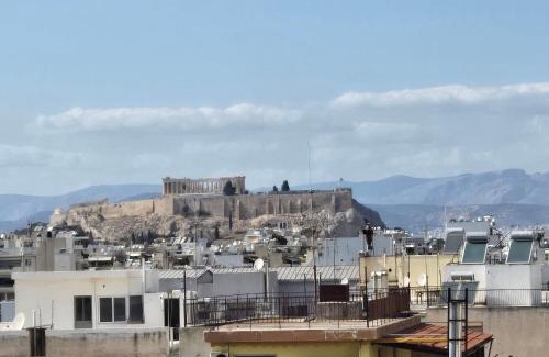 Dafni-Ymittos Apartment | Acropolis View Sky Suite with Jacuzzi near Metro