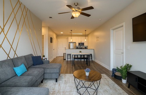 Glen Iris Apartment | Across from UAB | Spacious 2BR Retreat 3b