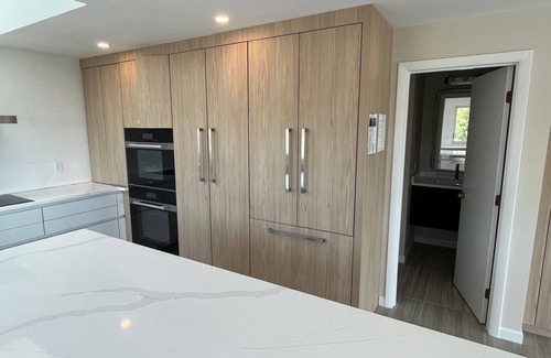 North Eastham House | Across Street From Private Beach; Bright & Airy; Renovated Bathrooms & Kitchen