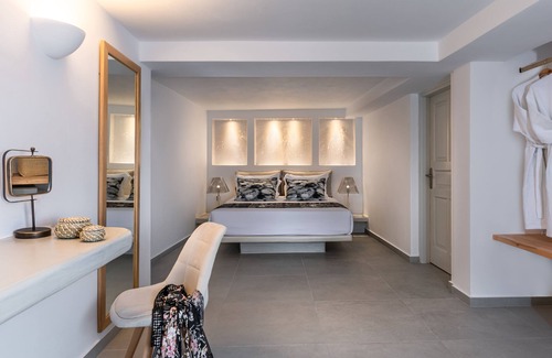 Fira Hotel | Adamant Suites