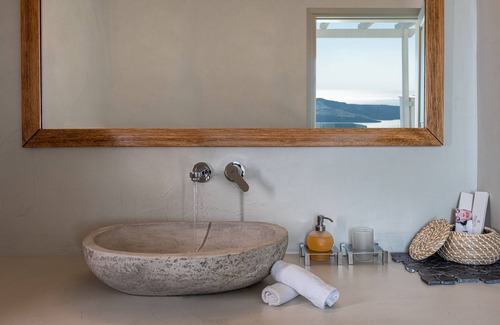 Fira Hotel | Adamant Suites
