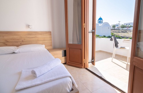 Akrotiri Hotel | Adamastos