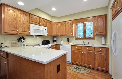 Blowing Rock Condo | Adirondacks 2 | Fireplace, Restaurant, Pool, Spa