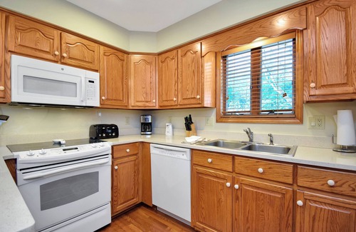 Blowing Rock Condo | Adirondacks 2 | Fireplace, Restaurant, Pool, Spa
