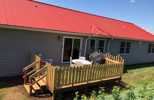 Bluff City House | Adjacent to South Holston River. Pet/smoke free! Great fishing! Close to BMS!