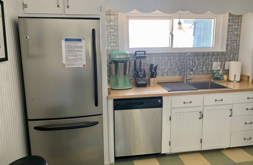 Ludington House | Adorable, “ Beach View Cottage” Lake Michigan views! Best location!
