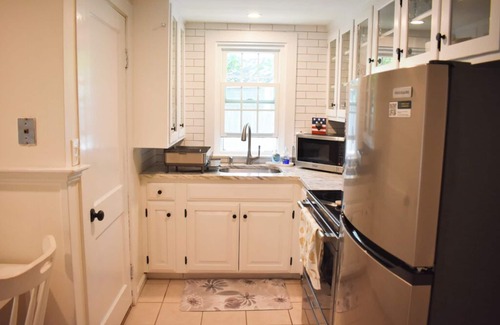 West Dennis House | Adorable two bedroom sleeping 6 in West Dennis, .6 miles to the beach!