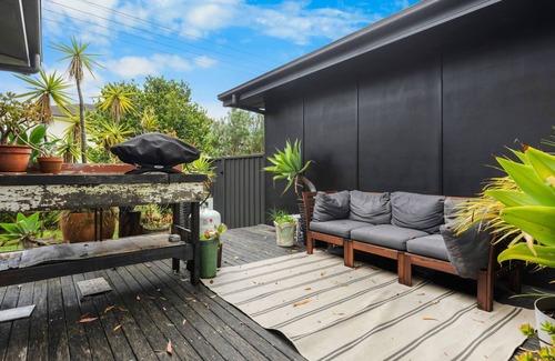 Erowal Bay House | Adrift - Pet-friendly - 5 min Walk to Bay - Rustic Charm