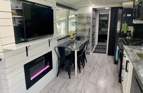 Clermont Villa | Adventure Awaits in This Pet Friendly Tour Bus Conversion!