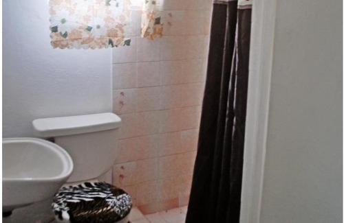 River Oaks Apartment | Affordable and Cozy at Content Guest House