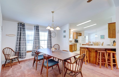 Country Club Estates House | Affordable dog-frienedly beach home w/private deck, gas grill, enclosed yard