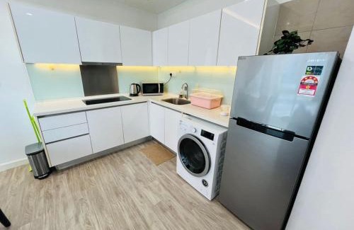 Medini Apartment | AFINITI-Legoland-walk5min CottonSheep 2RB Max8pax Bathtub