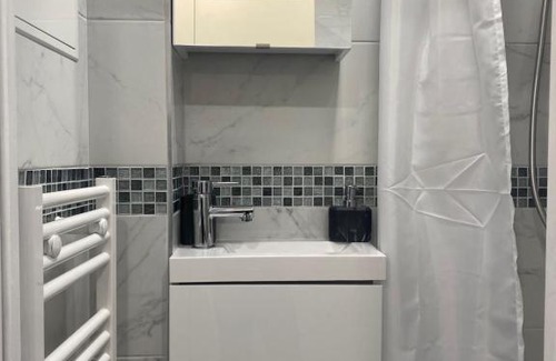 Aubervilliers Apartment | AgíaHouse - Aubervilliers