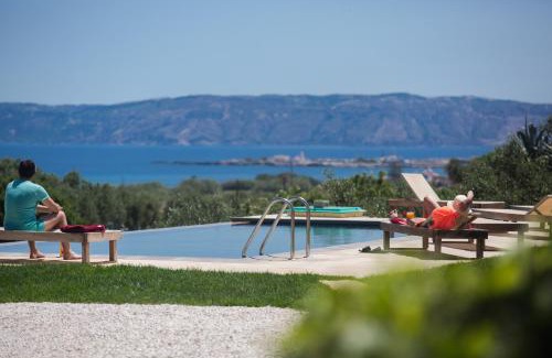 Kaliviani Apartment | Agarathos Traditional Rooms - Pool - Kaliviani -On the road to Balos