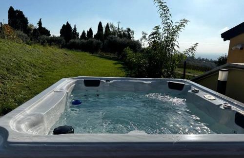Nord-Ovest Apartment | Agriturismo Corte Busòla jacuzzi riscaldata uso esclusivo ad un passo da Verona