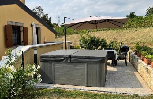 Nord-Ovest Apartment | Agriturismo Corte Busòla jacuzzi riscaldata uso esclusivo ad un passo da Verona