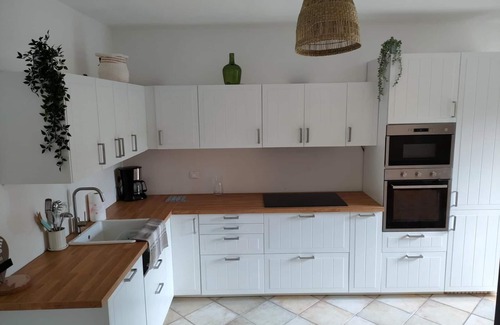 Lagnes House | Air-conditioned family home with swimming pool, near L'Isle-sur-la-Sorgue
