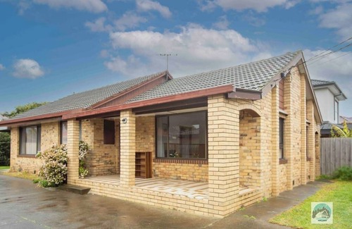 Clayton South House | Aircabin - Clayton South - Cozy - 3 Beds Duplex