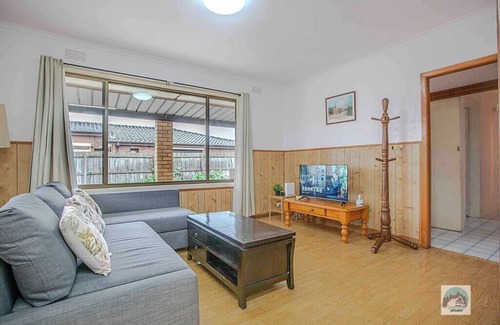 Clayton South House | Aircabin - Clayton South - Cozy - 3 Beds Duplex