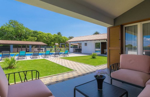 Liznjan House | Alba Rossa