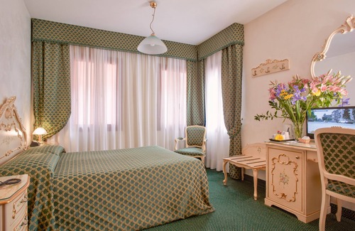 Castello Hotel | Albergo Commercio e Pellegrino