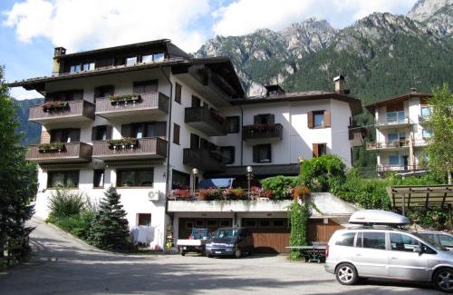 Auronzo di Cadore Hotel | Albergo Miravalle-Tre Cime Views
