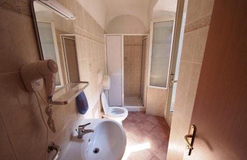 Rione XVIII Castro Pretorio Hostel | Alessandro Palace & Bar