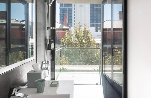 Perth Hotel | Alex Hotel