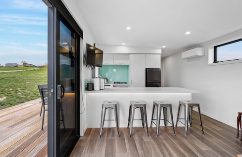 Clyde House | Alex Vineyard - Alexandra Holiday Home