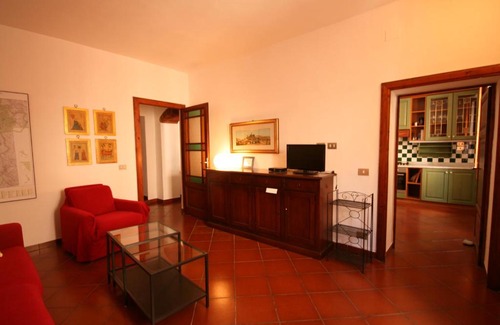 Castagneto Carducci Apartment | Alexandra appartamento in borgo