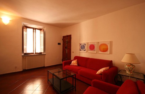 Castagneto Carducci Apartment | Alexandra appartamento in borgo