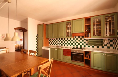 Castagneto Carducci Apartment | Alexandra appartamento in borgo