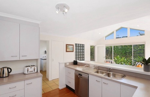 Copacabana House | Alfresco on the Hill - Plus a View!