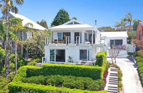 Copacabana House | Alfresco on the Hill - Plus a View!