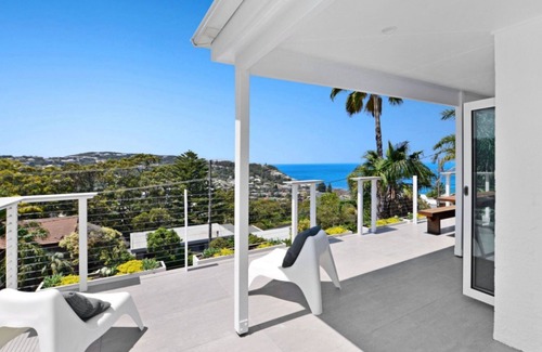 Copacabana House | Alfresco on the Hill - Plus a View!
