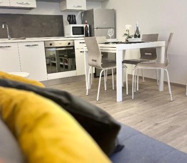 Udine Apartment | Alkecè Red