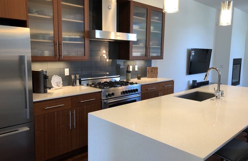Alki House | Alki Rooftop Retreat
