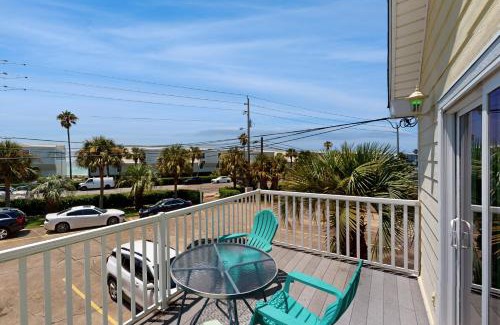 Sunnyside Apartment | All About the Beach
