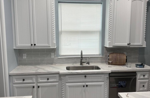 Surfside Beach House | All Decked Out! ! BRAND NEW BUILD 2024! HOT TUB! GOLF CART! Pets! Beachfront