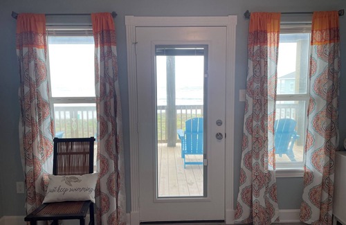 Surfside Beach House | All Decked Out! ! BRAND NEW BUILD 2024! HOT TUB! GOLF CART! Pets! Beachfront