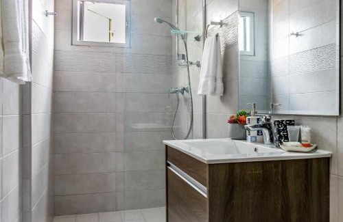 Tumba Vieja Apartment | All Mode City View Apartment - PH Quartier Del Mar