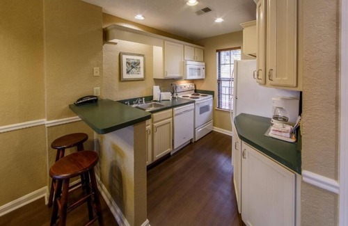 South Lee Hotel | All Season Escape | Four 2BR Rooms, Pools, Movie Nights & Game Room Galore