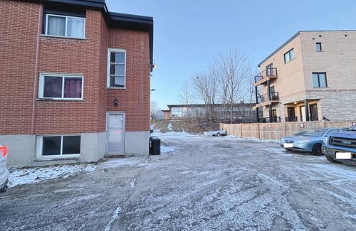 Kitchener Apartment | All the Comforts of Home – Central & Cozy